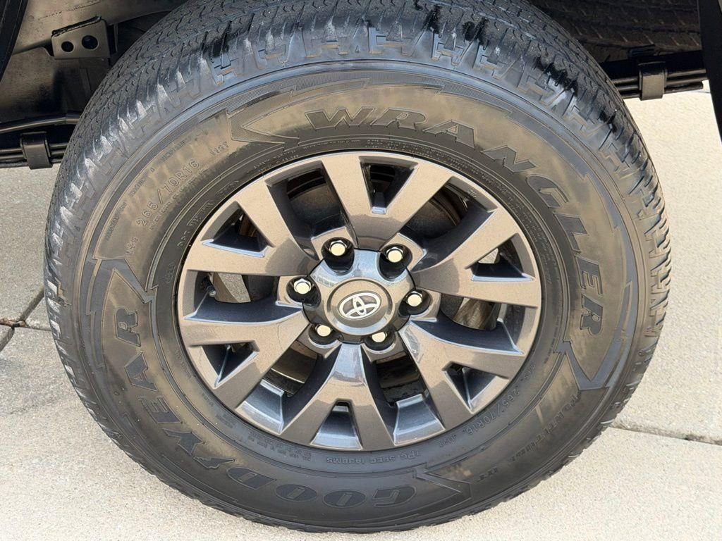 Used 2021 Toyota Tacoma SR5 image 10