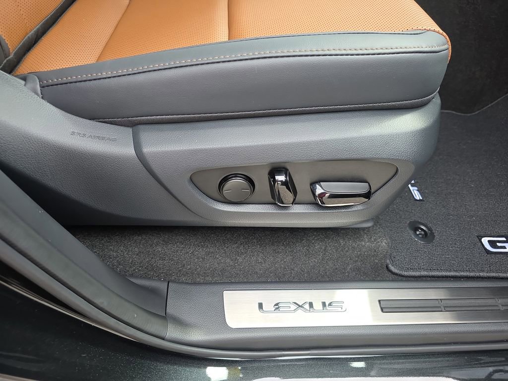 Used 2025 Lexus GX 550 w/ Accessory Package (Z1) image 40