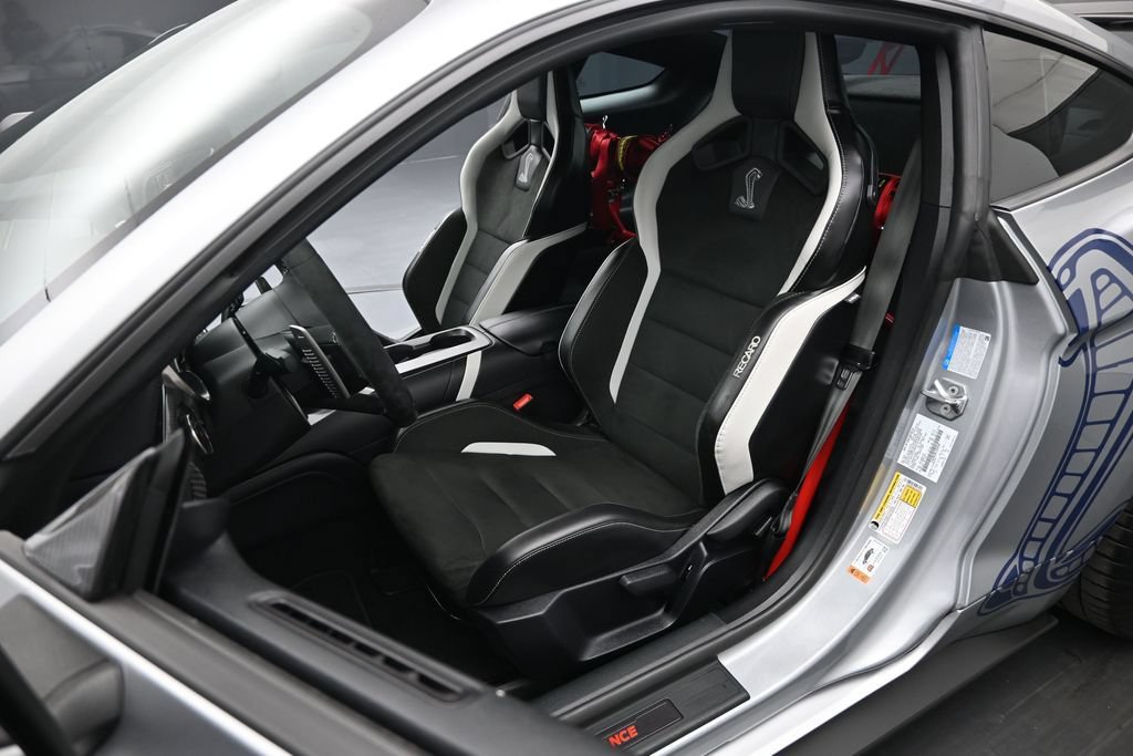 Used 2020 Ford Mustang Shelby GT500 w/ Carbon Fiber Track Pack RWD image 7