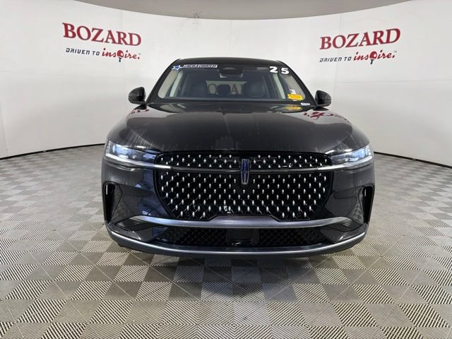 Used 2025 Lincoln Nautilus Premier AWD/4WD image 2