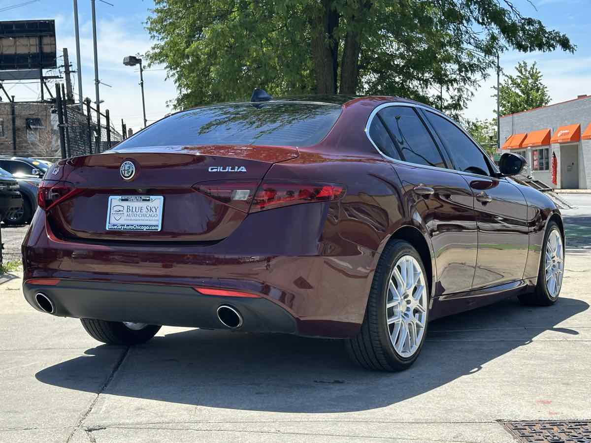 Used 2017 Alfa Romeo Giulia AWD image 5