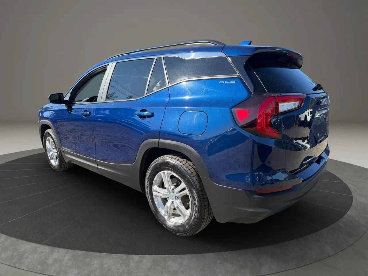 Used 2023 GMC Terrain SLE w/ Driver Convenience Package AWD/4WD image 7