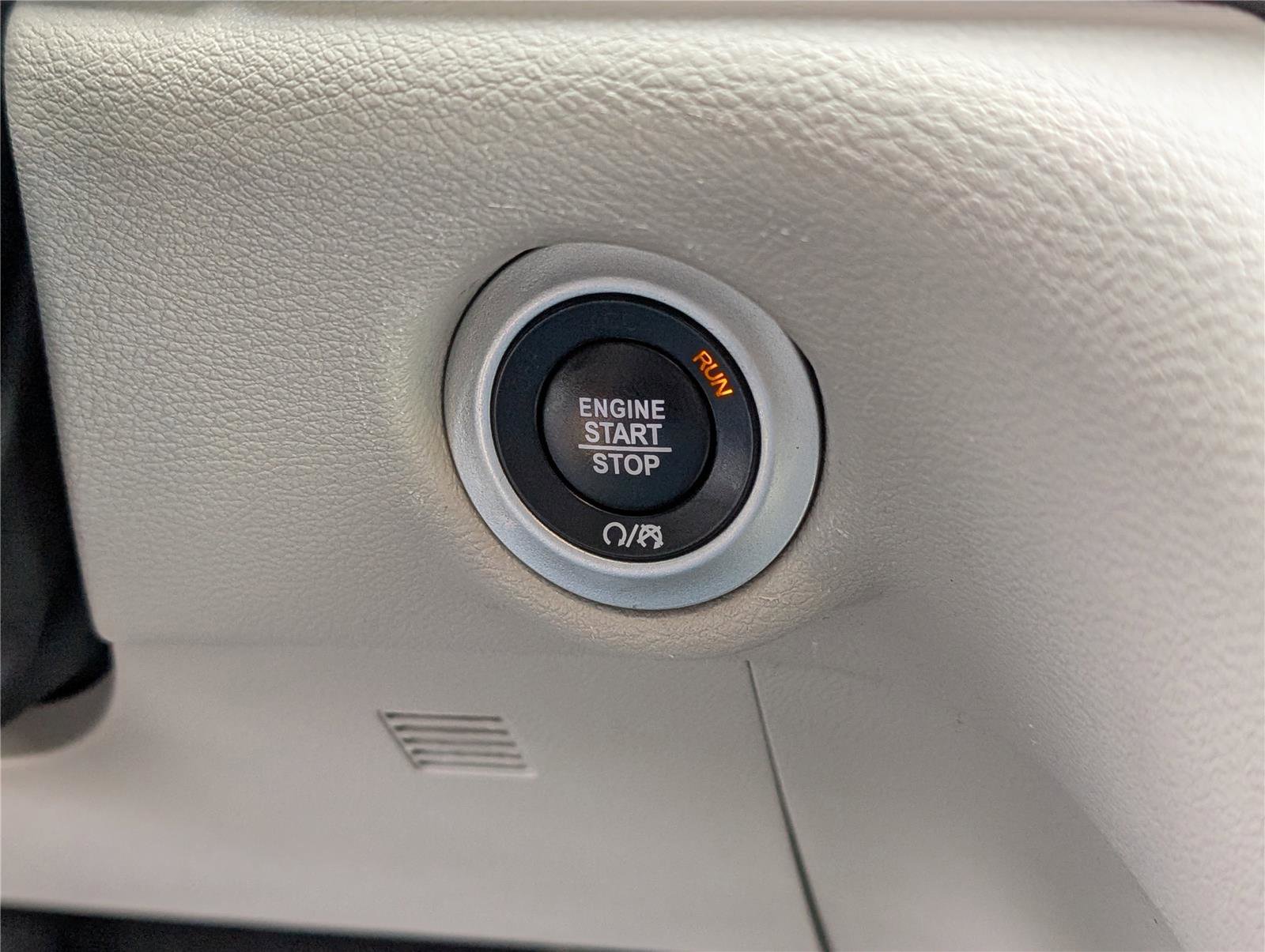 Used 2024 Chrysler Pacifica Touring-L image 24