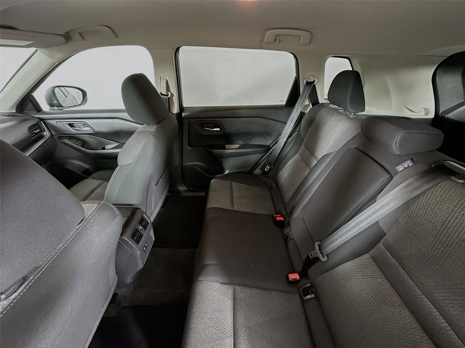 Used 2024 Nissan Rogue SV image 11