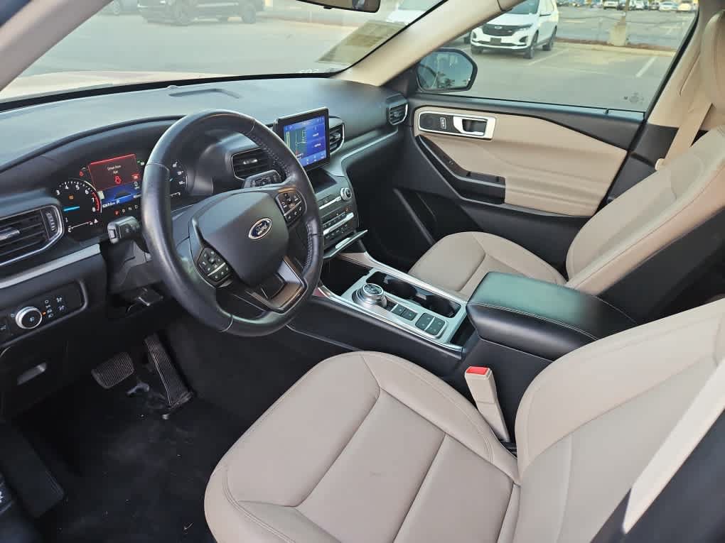 Used 2020 Ford Explorer XLT w/ Equipment Group 202A RWD image 15