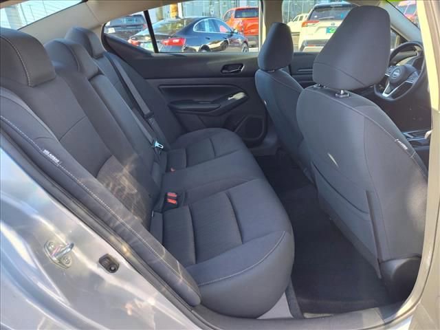 Used 2024 Nissan Altima 2.5 SV image 10