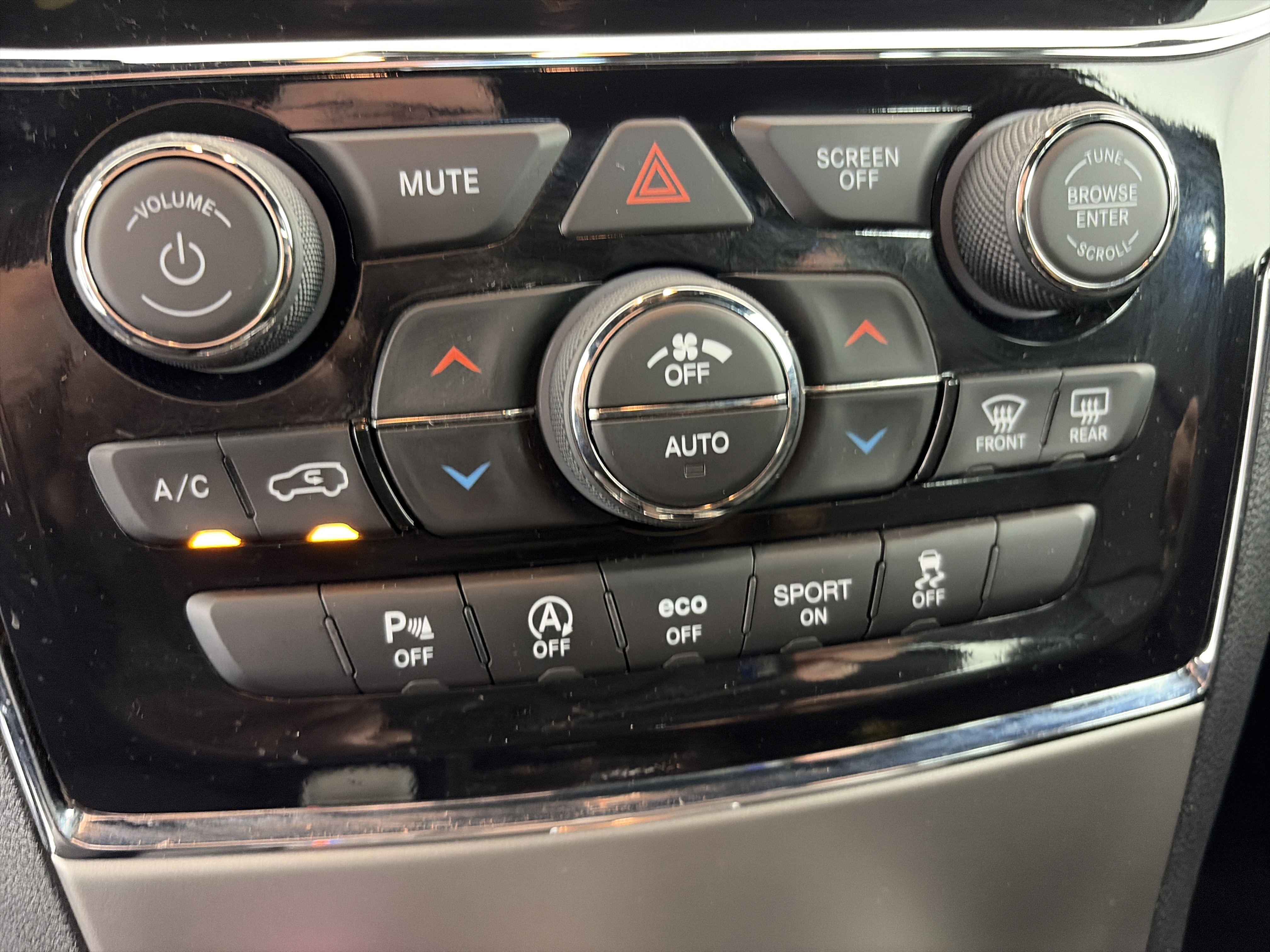Used 2021 Jeep Grand Cherokee Limited w/ Luxury Group II AWD/4WD image 29