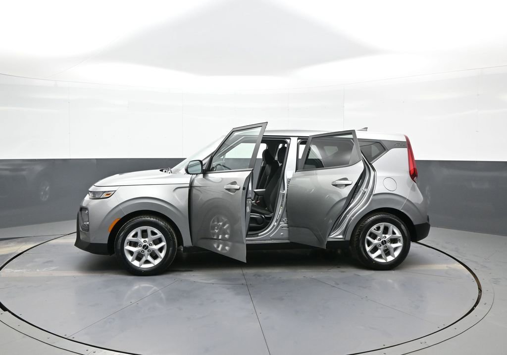 Certified 2022 Kia Soul LX w/ Technology Package image 41