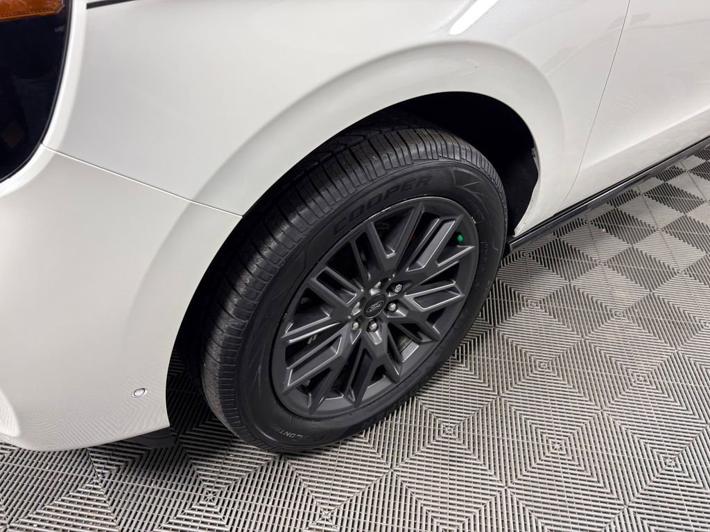 Certified 2025 Ford Expedition Max Platinum w/ Stealth Performance Package AWD/4WD image 10