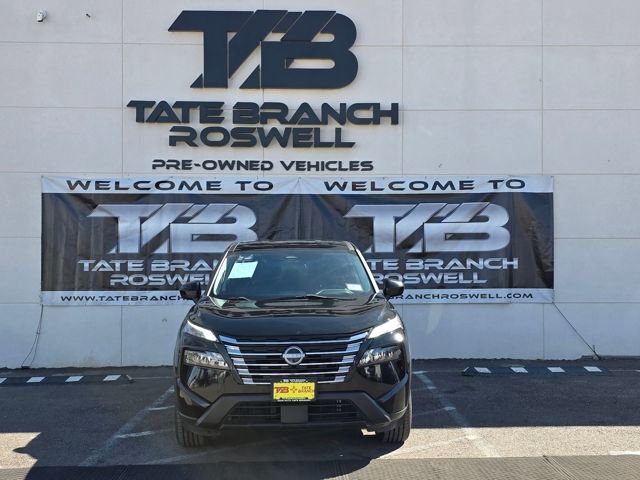 Used 2024 Nissan Rogue SV image 3