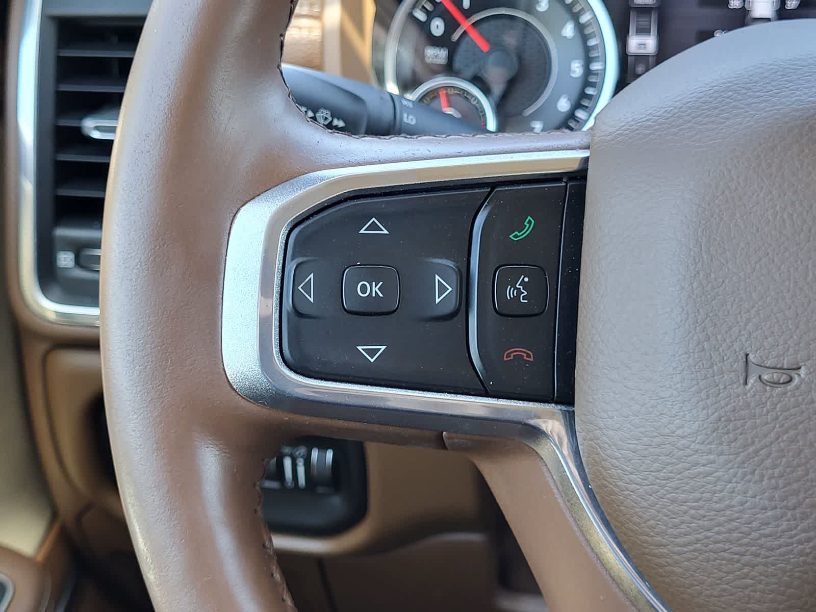 Used 2019 RAM 1500 Laramie AWD/4WD image 17