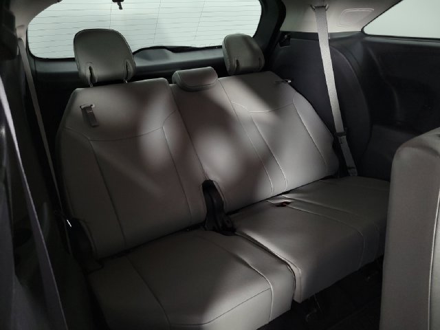 Used 2025 Toyota Sienna XLE w/ XLE Plus Package FWD image 17