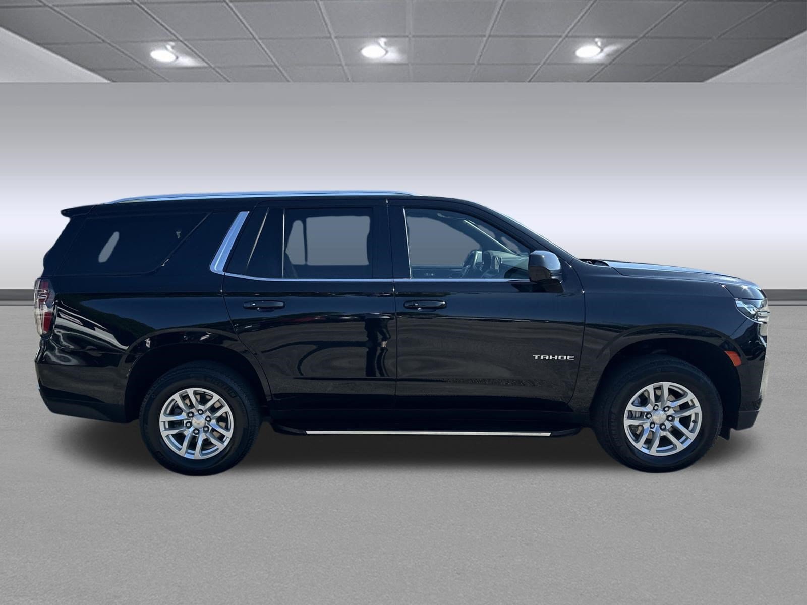 Used 2024 Chevrolet Tahoe LT AWD/4WD image 2