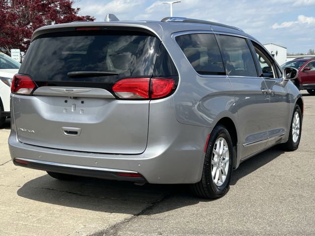 Used 2020 Chrysler Pacifica Touring-L FWD image 7