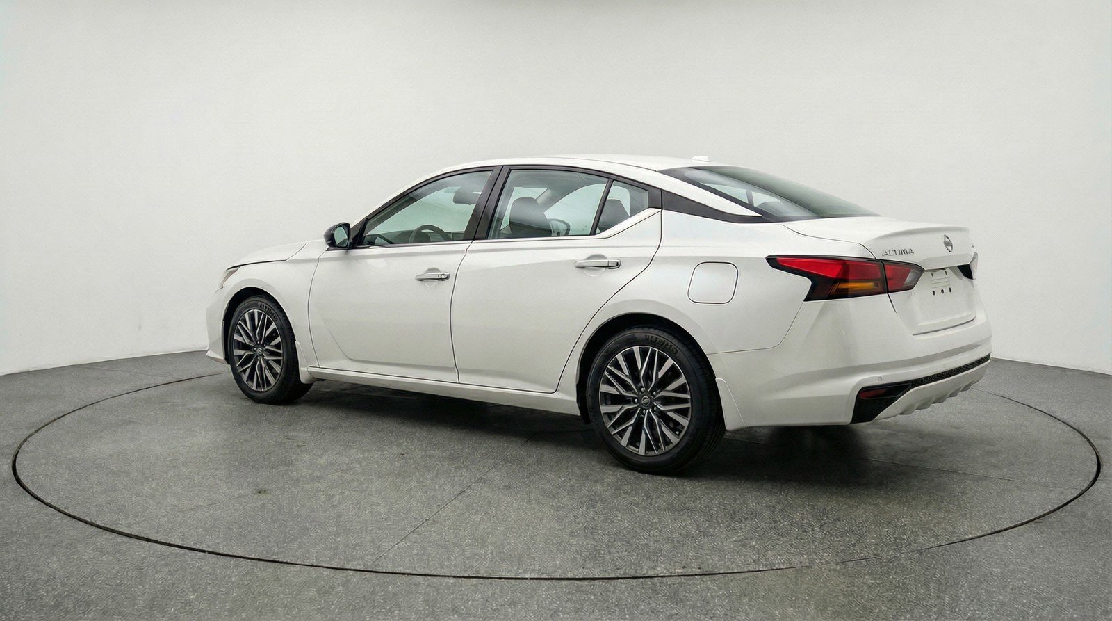 Used 2025 Nissan Altima 2.5 SV image 6