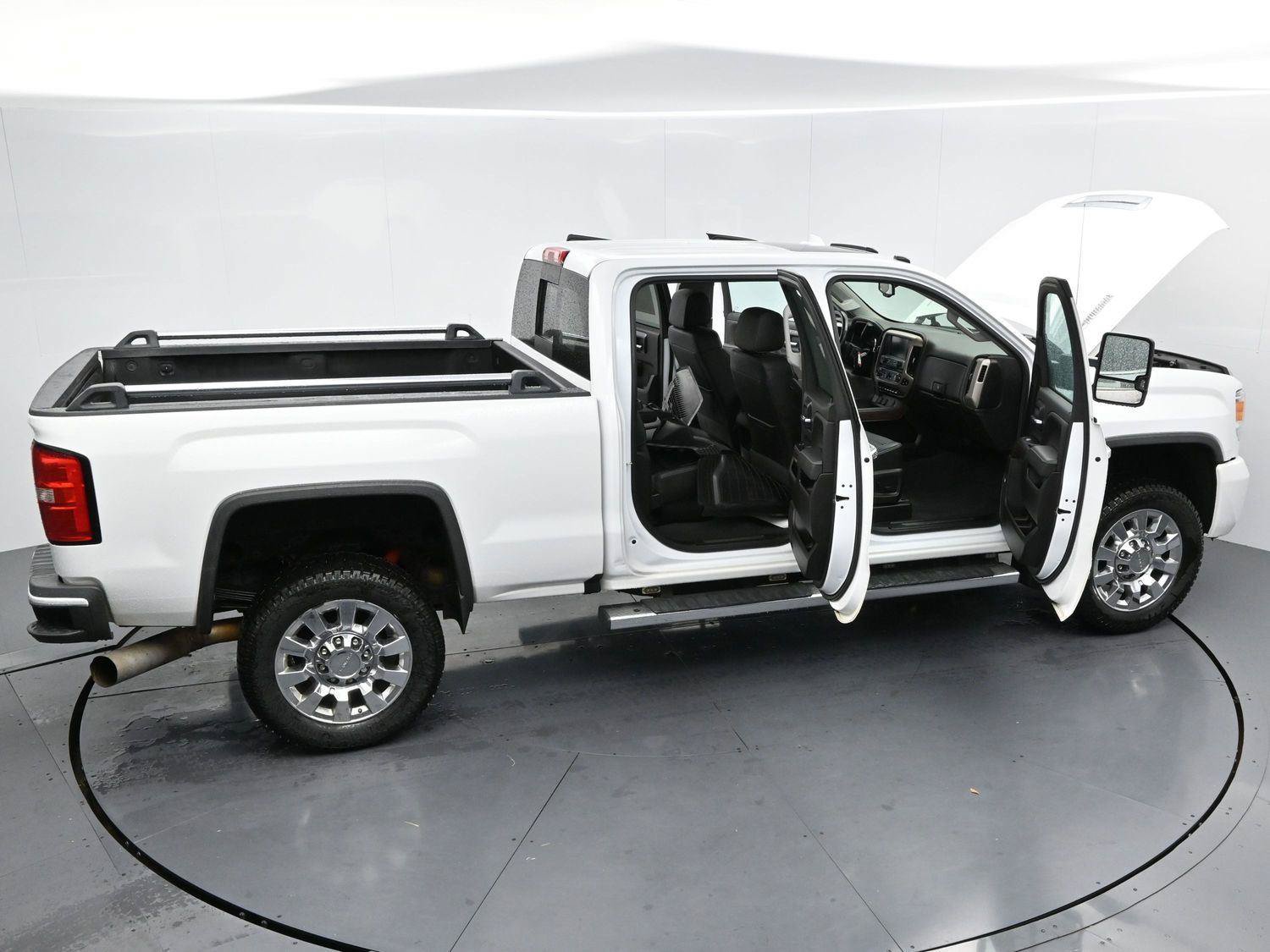 Used 2019 GMC Sierra 2500 Denali w/ Duramax Plus Package AWD/4WD image 39