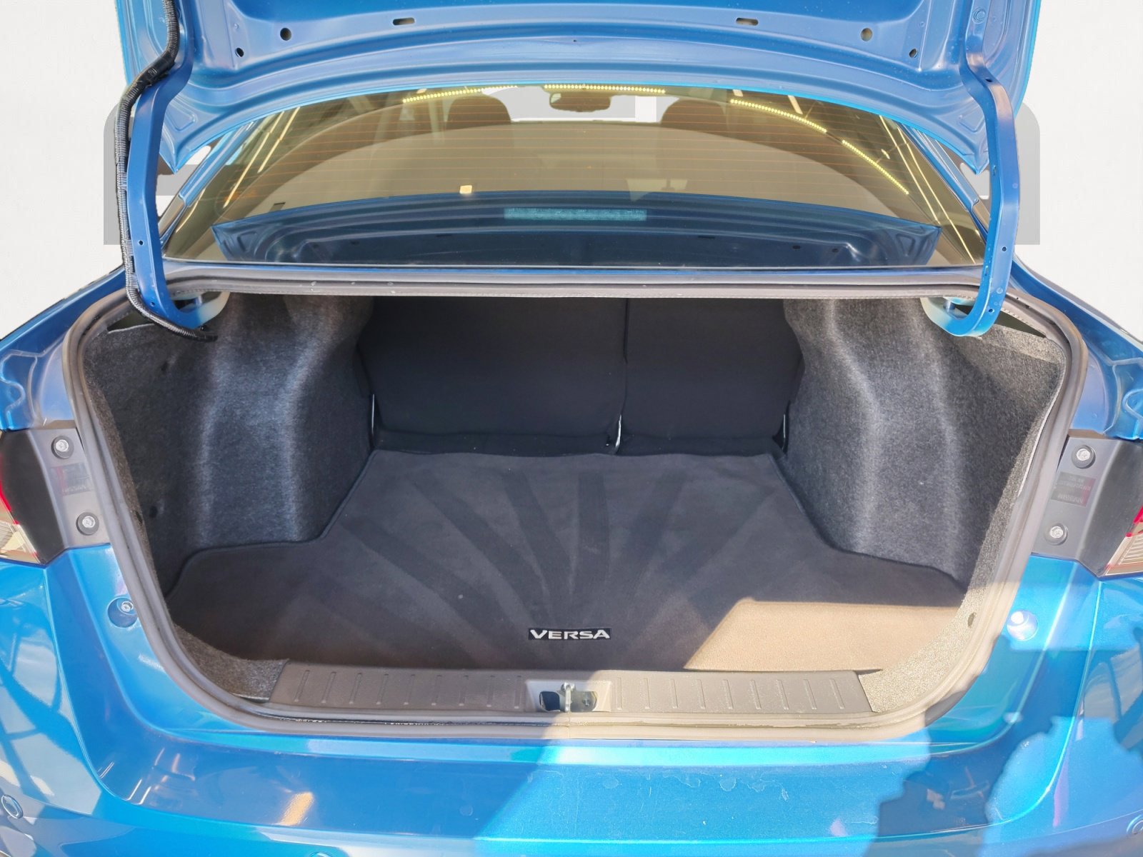 Used 2020 Nissan Versa SV image 16