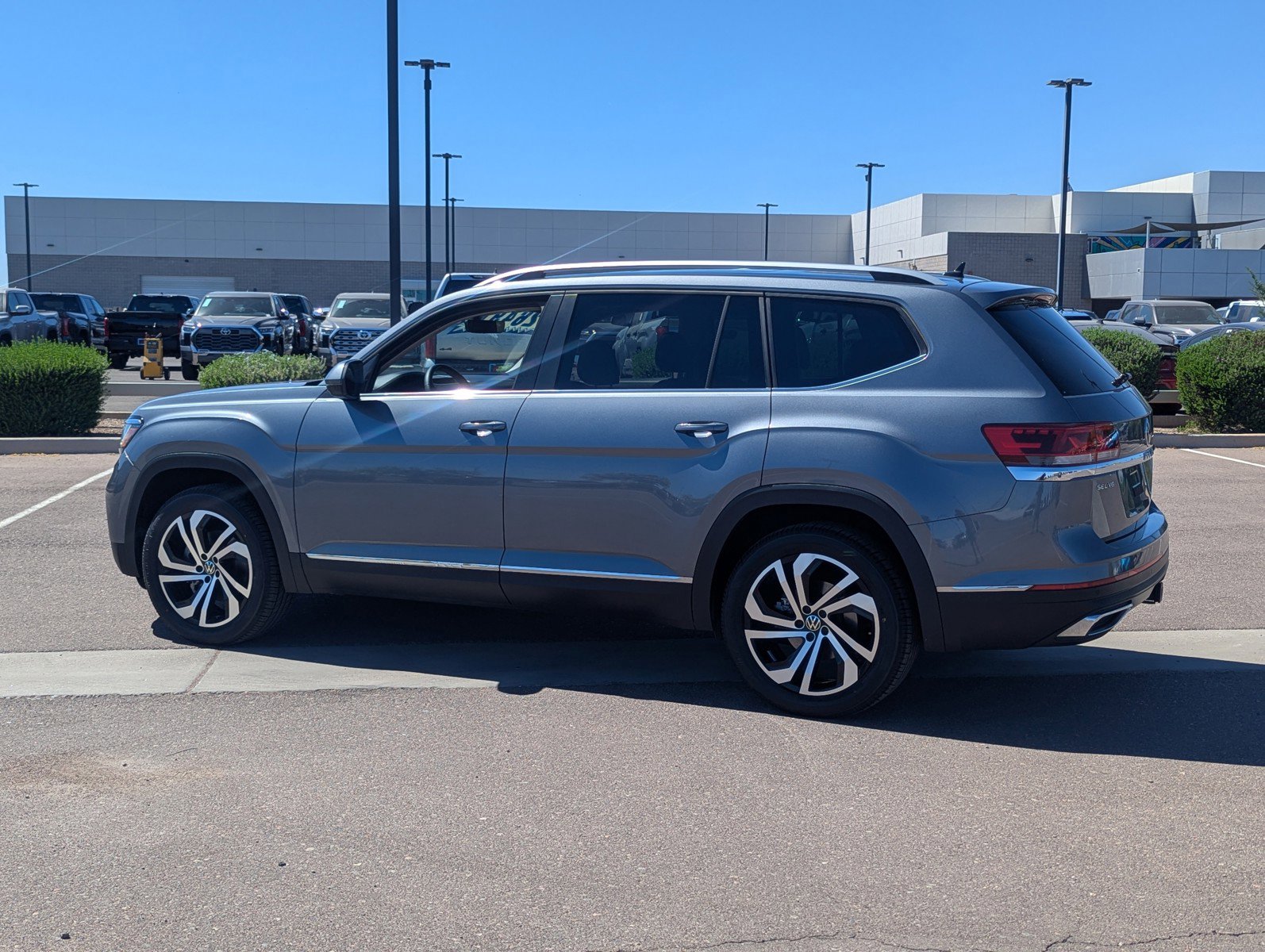 Used 2022 Volkswagen Atlas SEL image 3