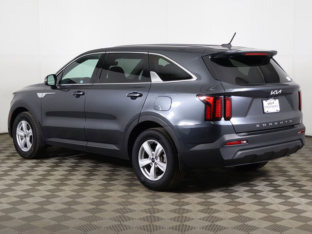 Used 2022 Kia Sorento LX image 8