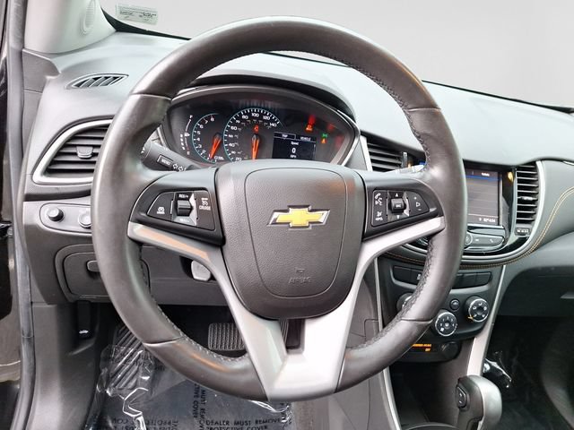 Used 2020 Chevrolet Trax LT w/ Sun & Sound Package FWD image 13