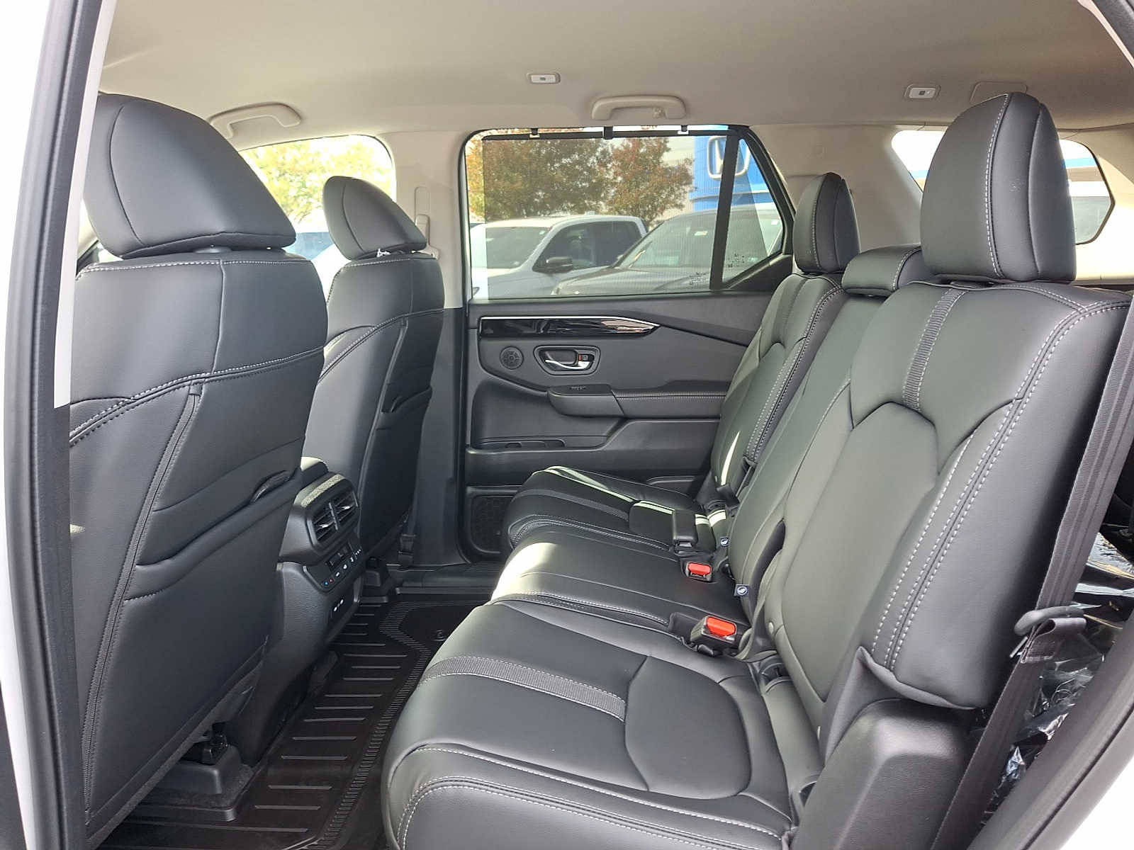 New 2025 Honda Pilot EX-L image 6