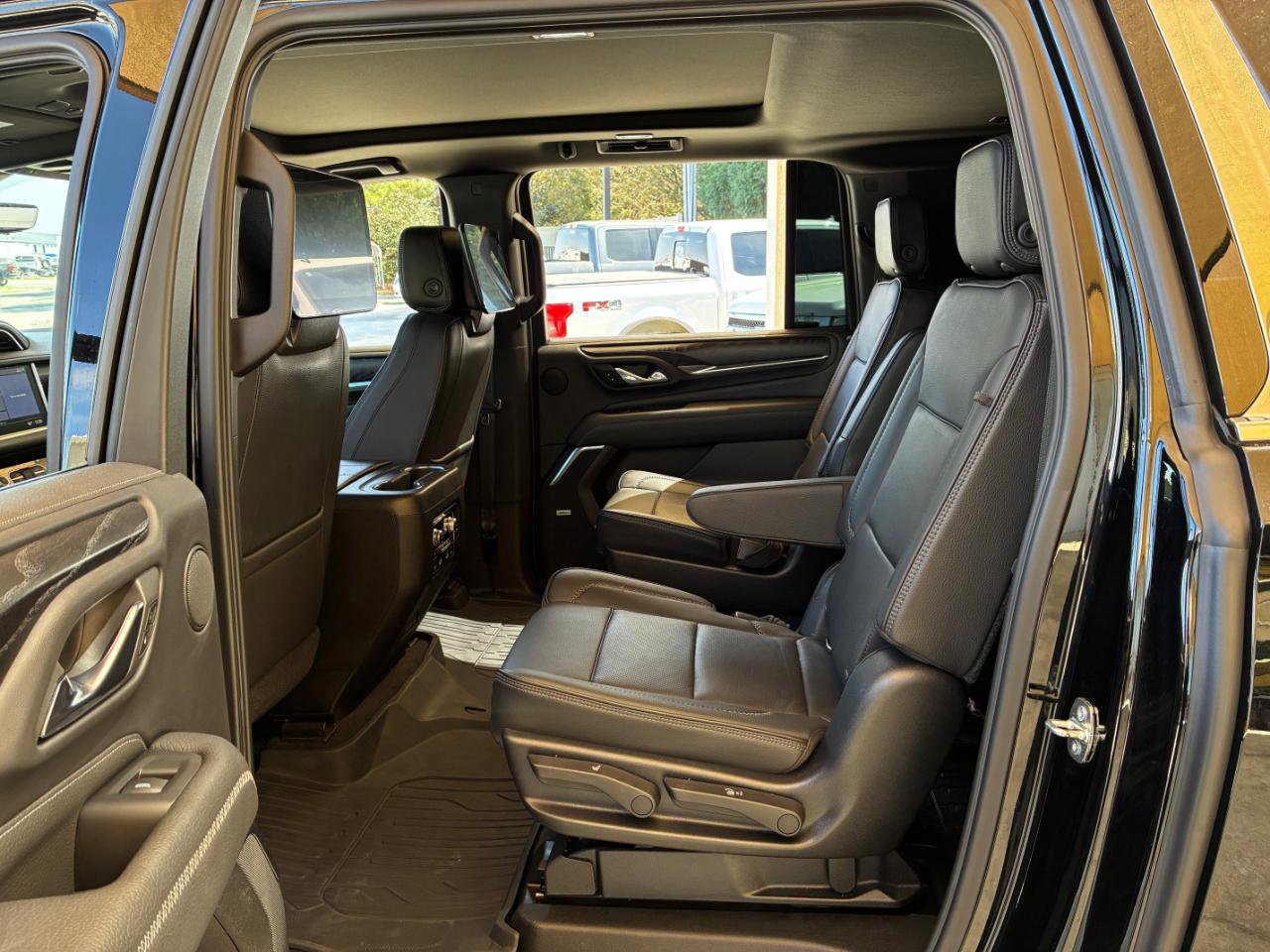 Used 2021 GMC Yukon XL Denali w/ Denali Premium Package image 34