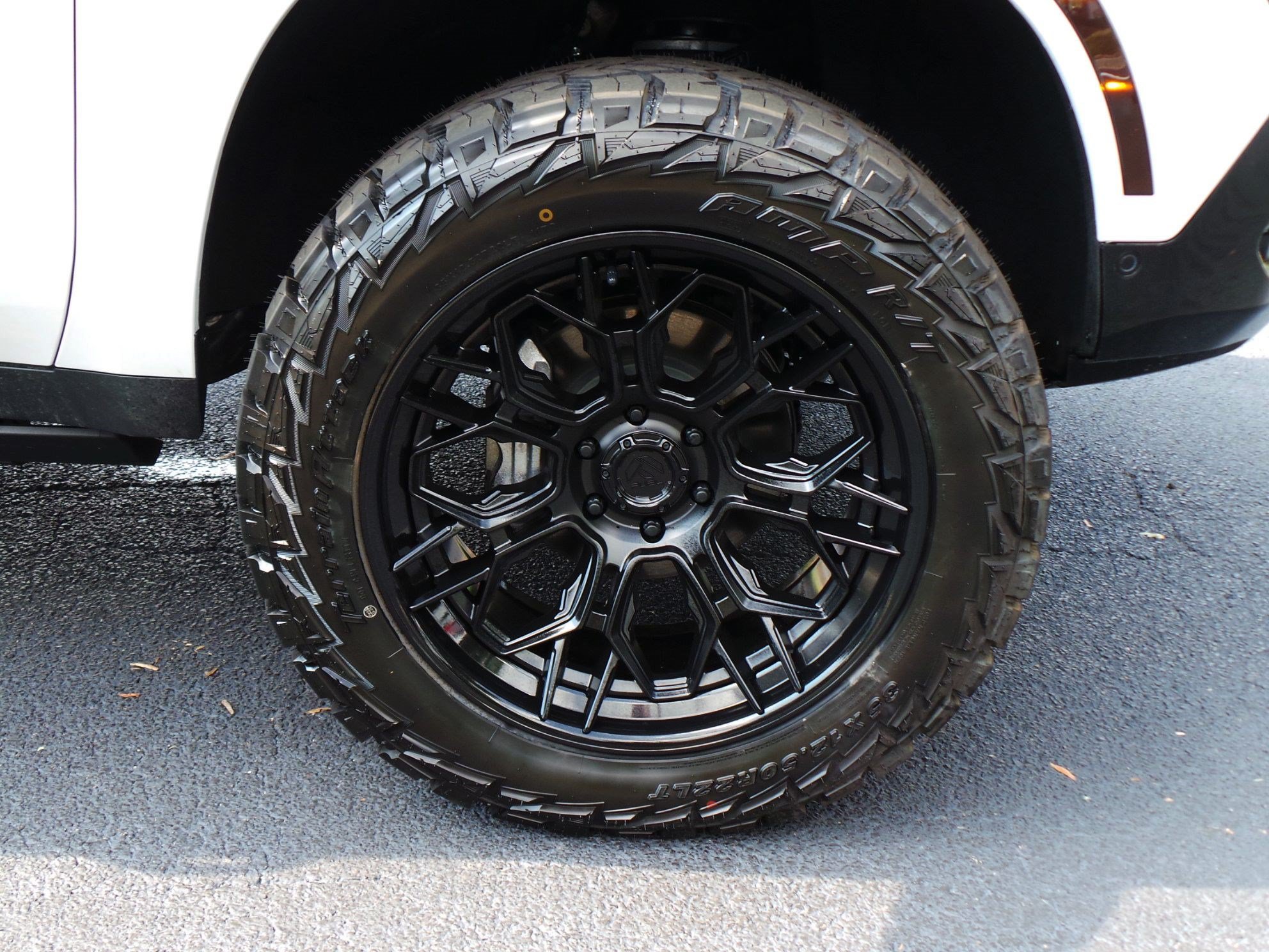 Used 2026 GMC Yukon AT4 AWD/4WD image 6