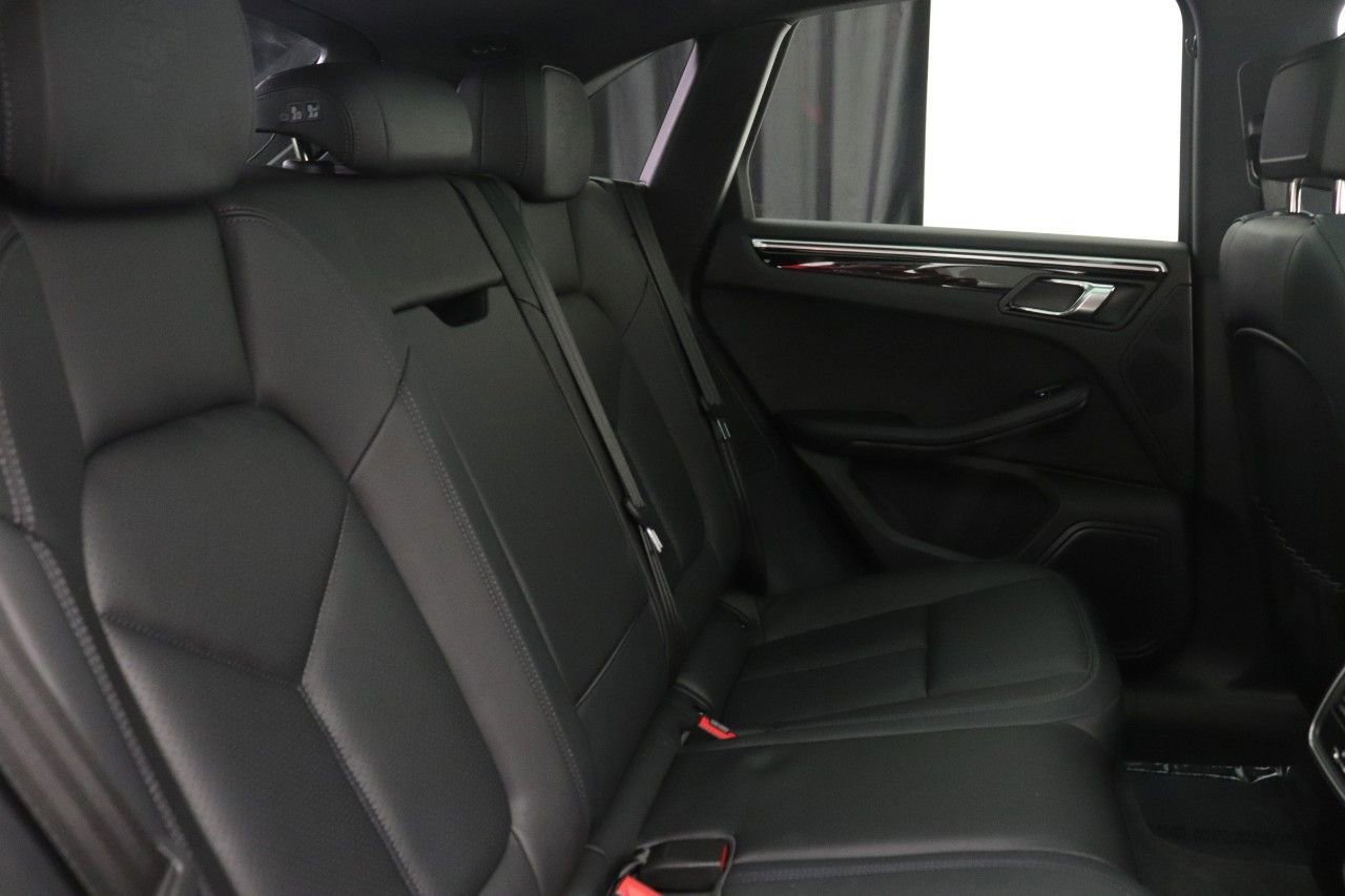 Used 2023 Porsche Macan Turbo image 31