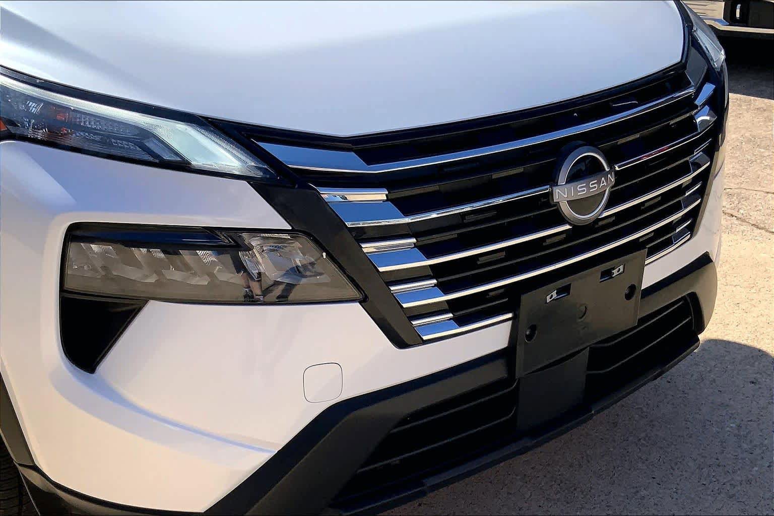 Used 2024 Nissan Rogue SV AWD/4WD image 28