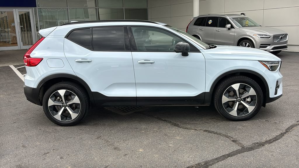 Used 2026 Volvo XC40 B5 Plus AWD/4WD image 27