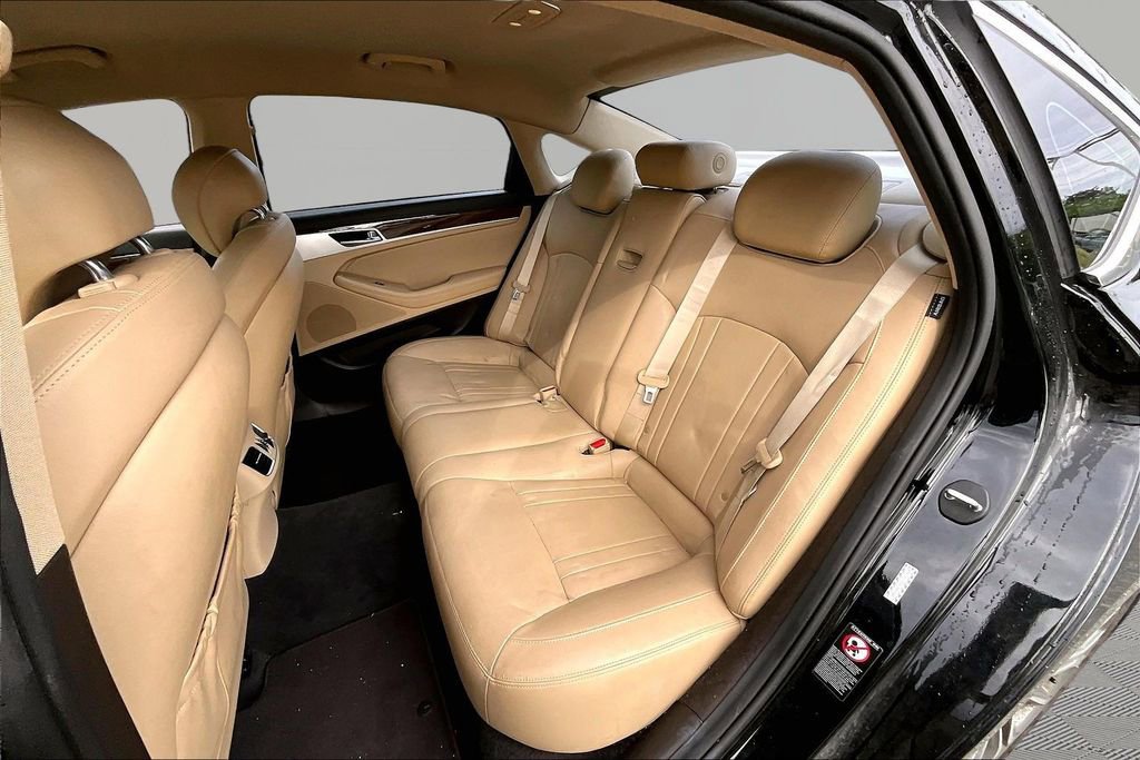Used 2016 Hyundai Genesis 3.8 RWD image 16