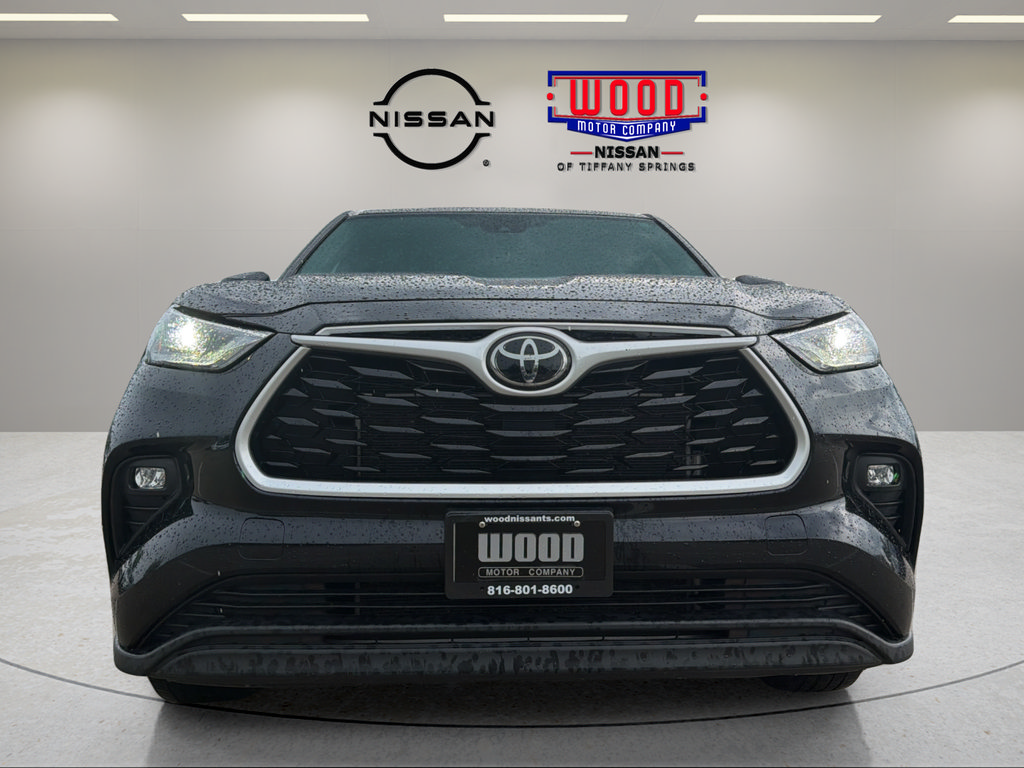 Used 2024 Toyota Highlander LE AWD/4WD image 6