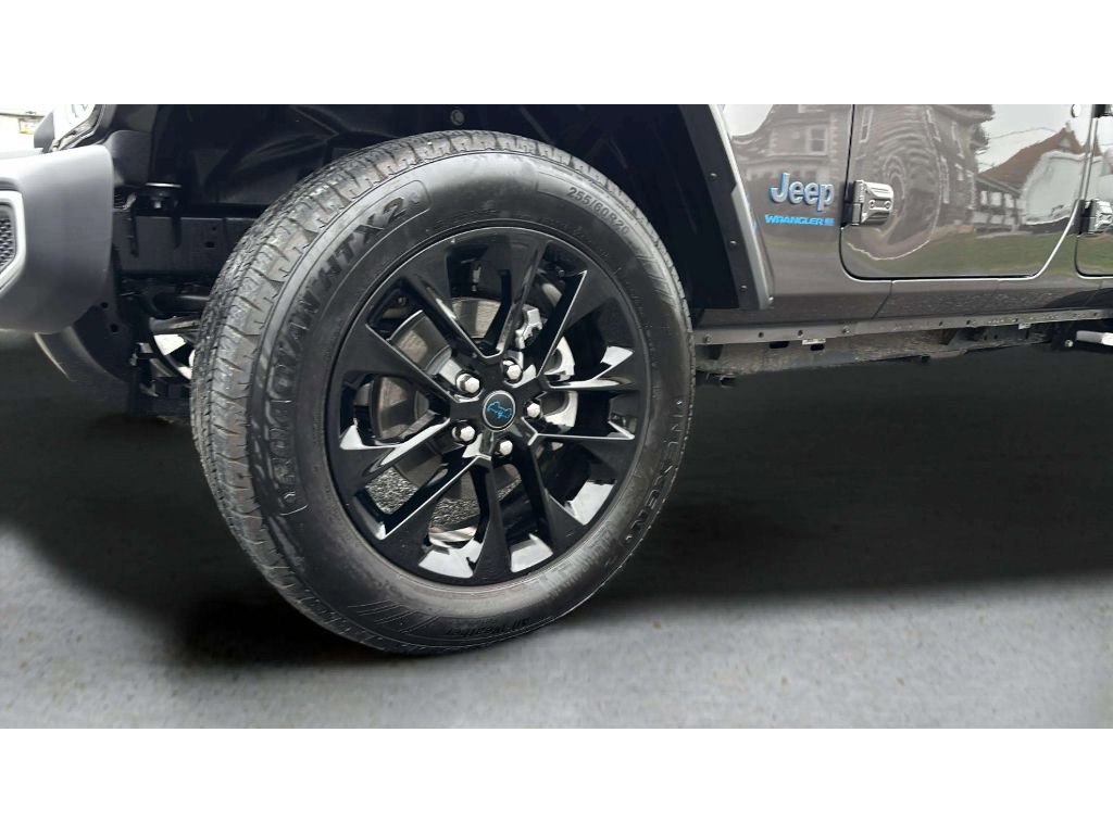 Used 2025 Jeep Wrangler Sahara w/ Safety Group image 26