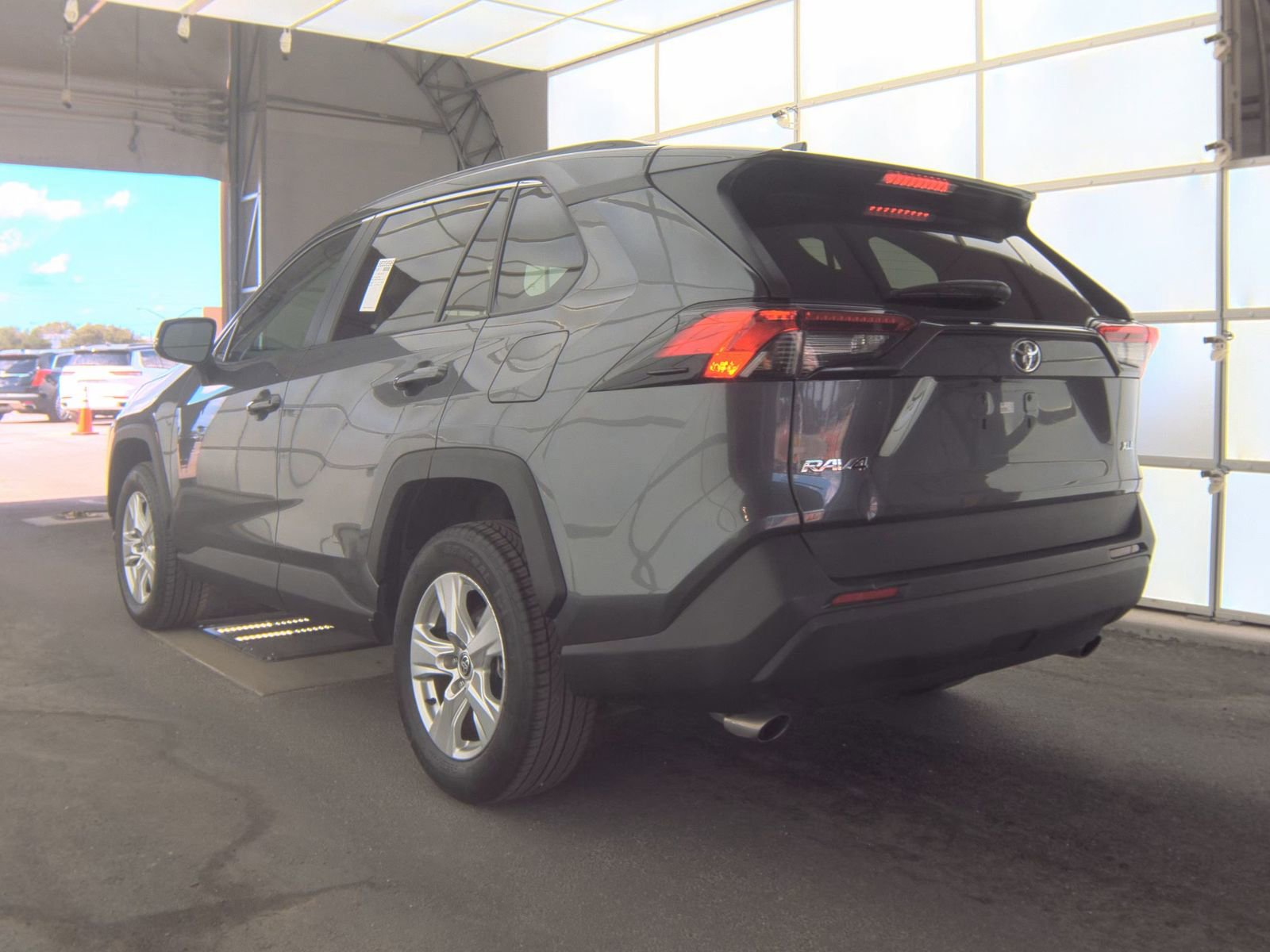 Used 2021 Toyota RAV4 XLE w/ Convenience Package FWD image 8