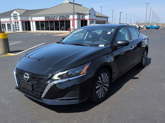 Used 2025 Nissan Altima 2.5 SV image 3