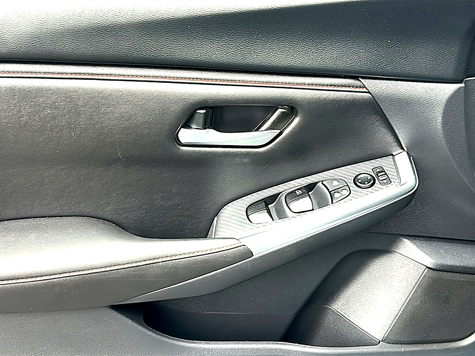 Used 2025 Nissan Sentra SR FWD image 16