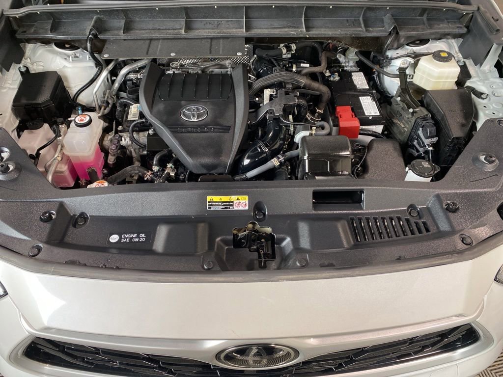 Used 2023 Toyota Highlander XLE AWD/4WD image 10