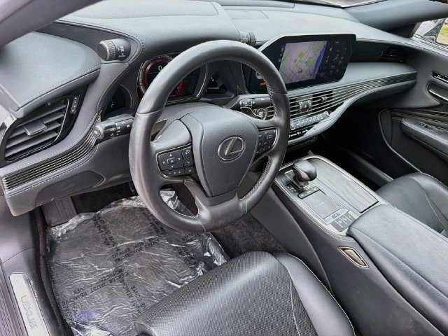 Used 2022 Lexus LS 500 w/ Accessory Package (Z2) RWD image 25