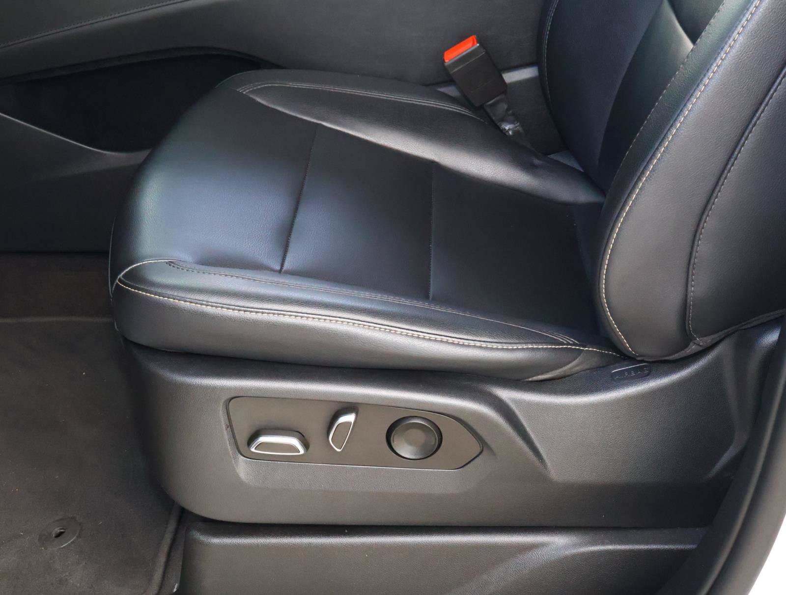 Used 2022 Cadillac Escalade Luxury RWD image 19