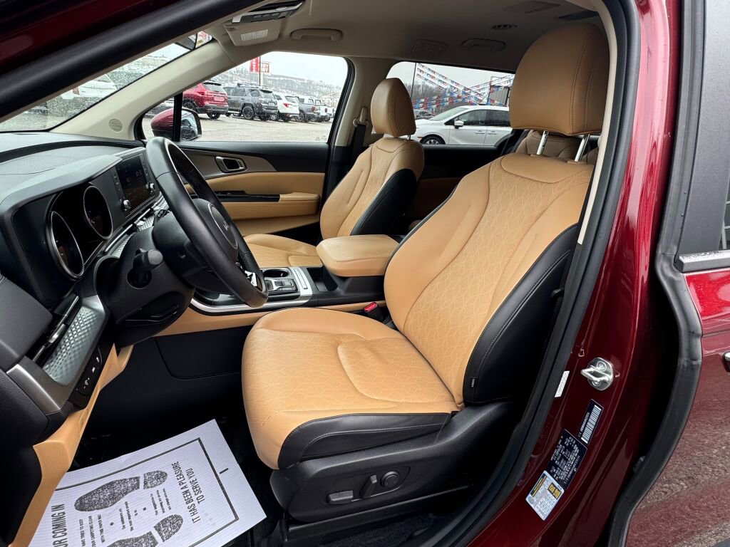 Used 2024 Kia Carnival LX image 14