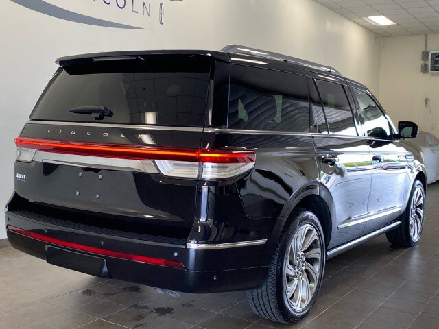 Used 2023 Lincoln Navigator Reserve AWD/4WD image 7