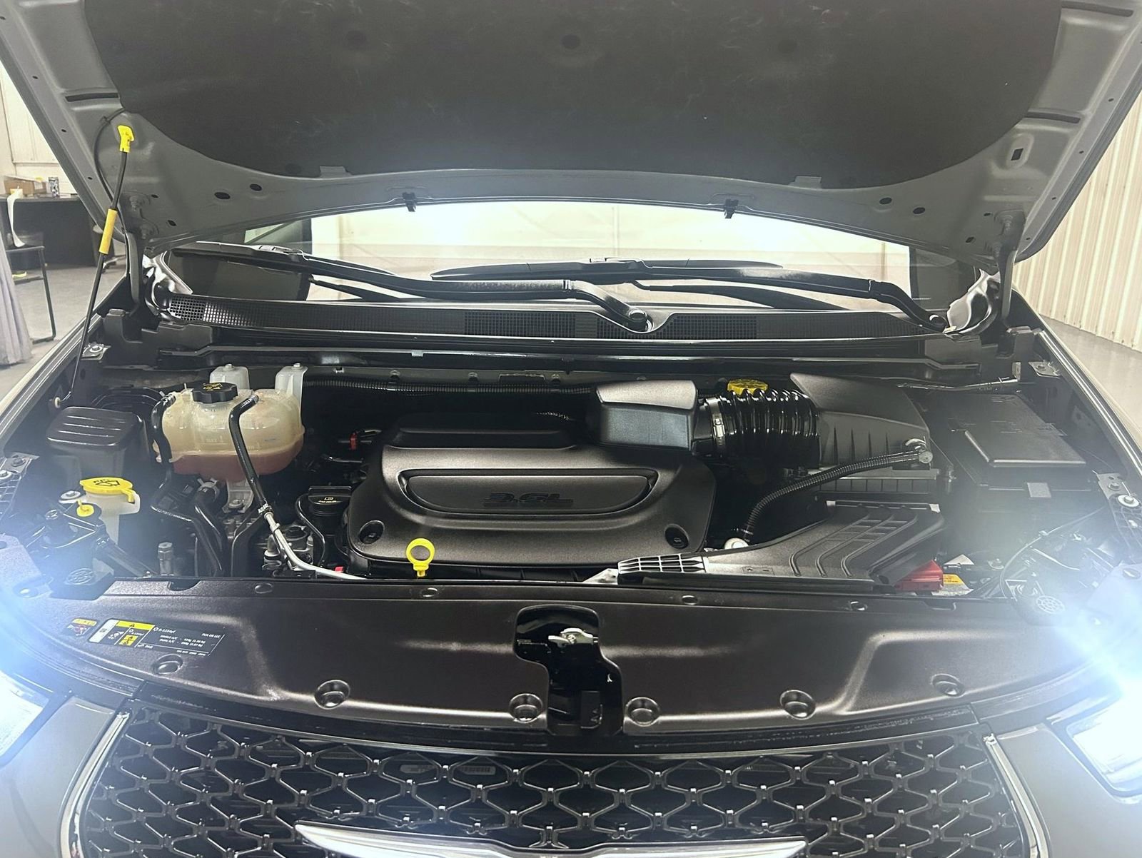 Used 2025 Chrysler Pacifica Select image 23