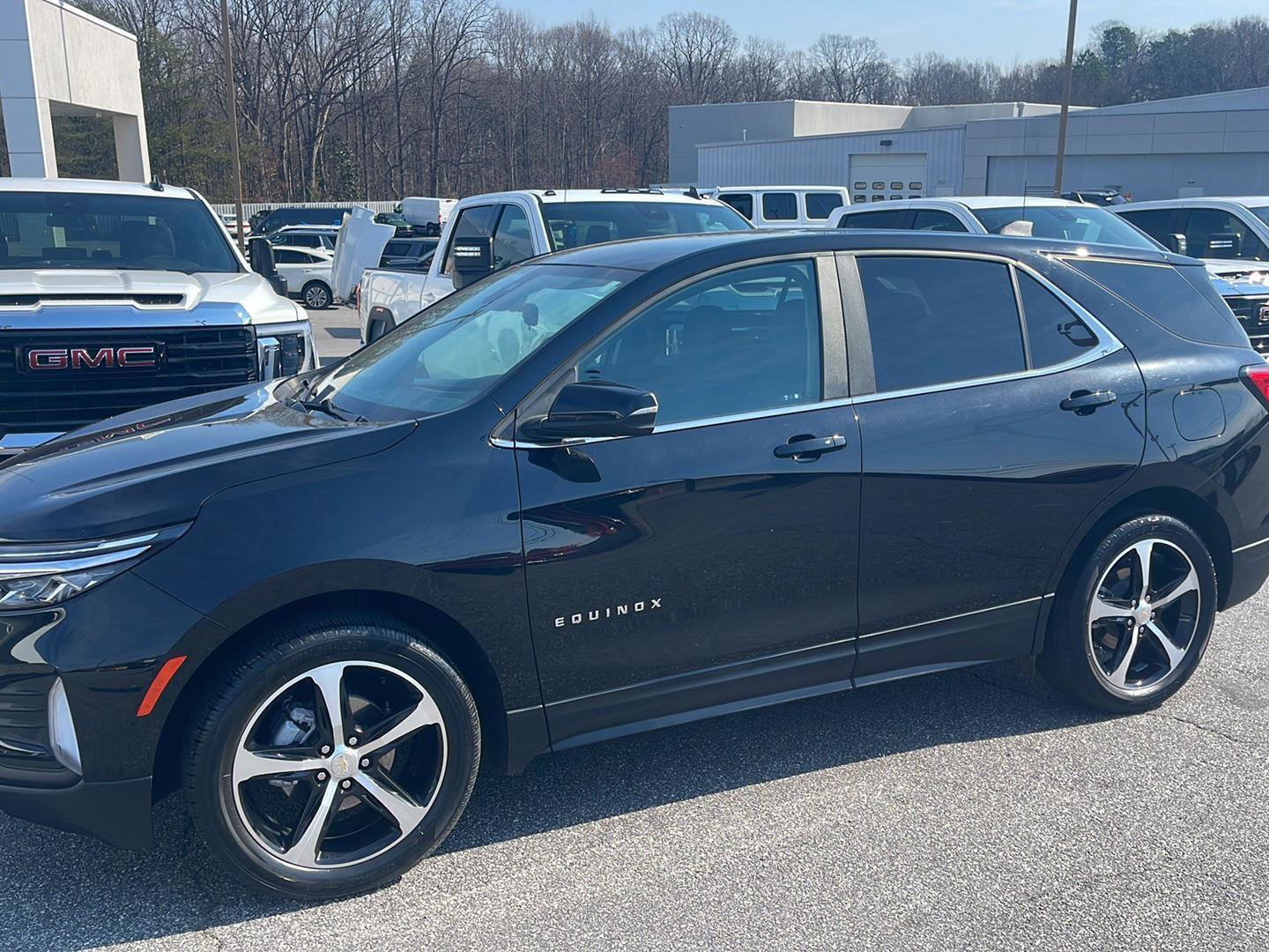 Used 2022 Chevrolet Equinox LT image 2