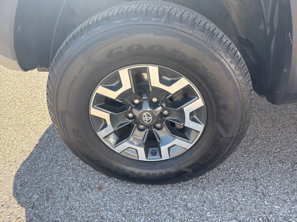 Used 2019 Toyota Tacoma TRD Off-Road image 9