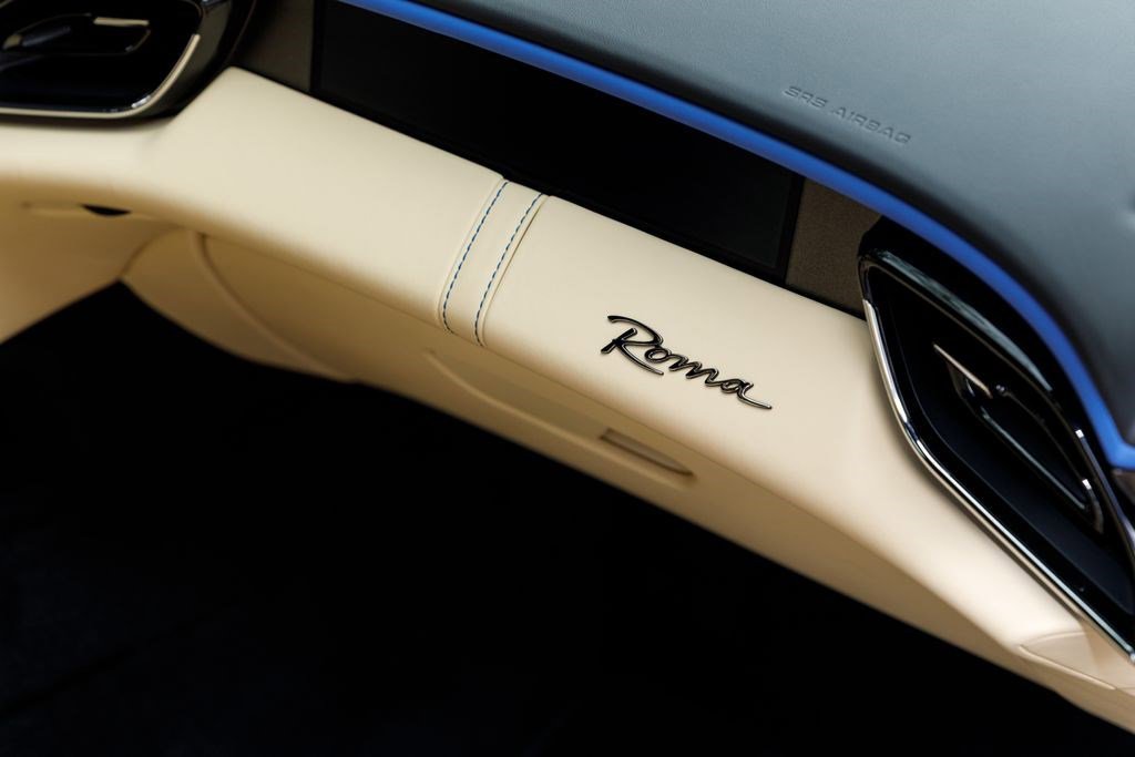 Used 2023 Ferrari Roma RWD image 15