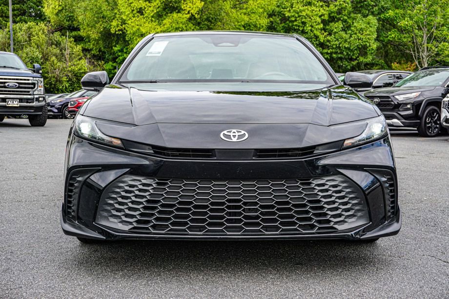 Used 2025 Toyota Camry SE image 8