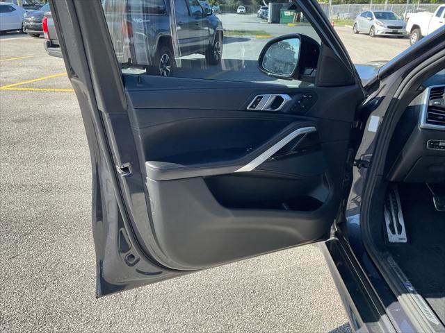 Used 2021 BMW X6 xDrive40i w/ M Sport Package AWD/4WD image 17