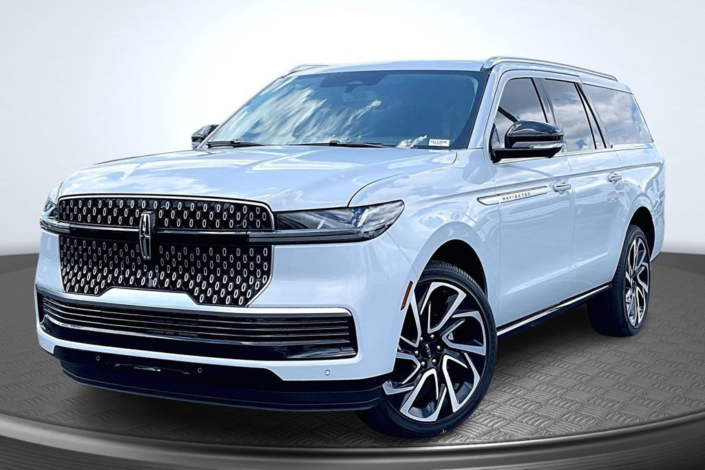 New 2026 Lincoln Navigator L Reserve AWD/4WD image 2