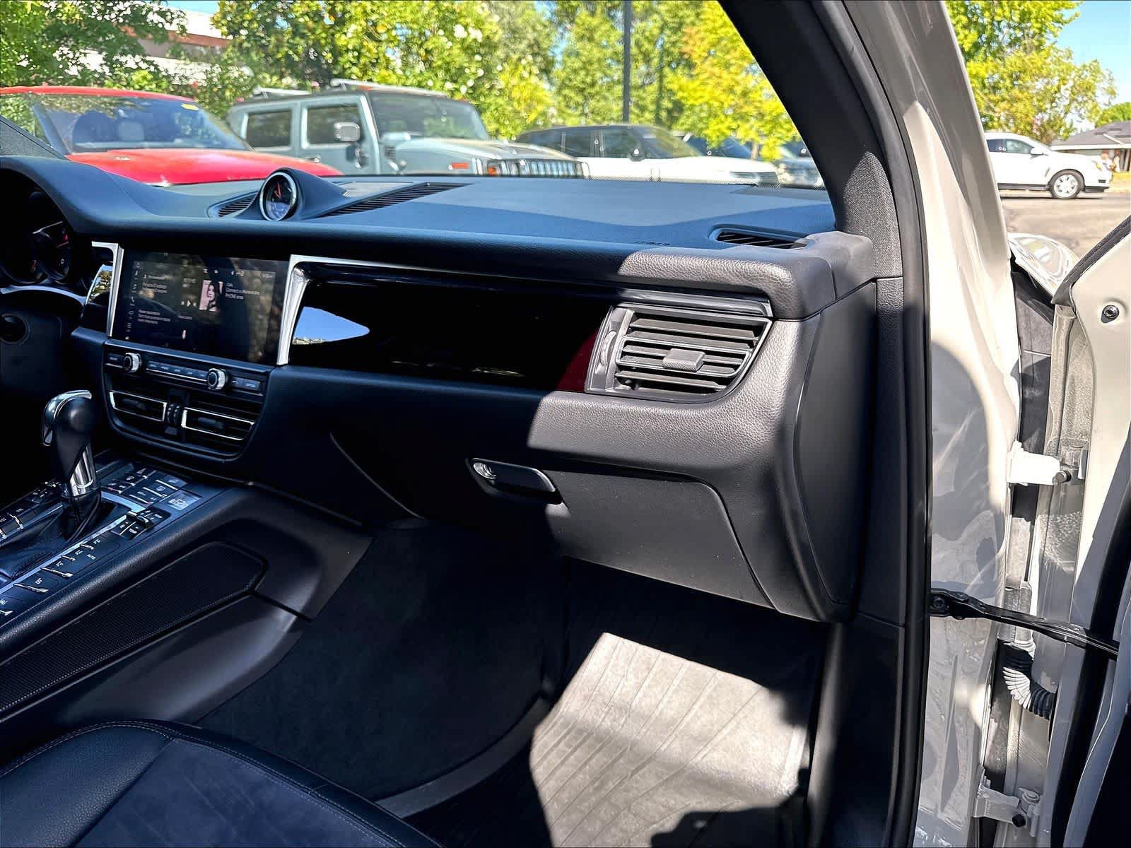 Used 2020 Porsche Macan AWD/4WD image 19