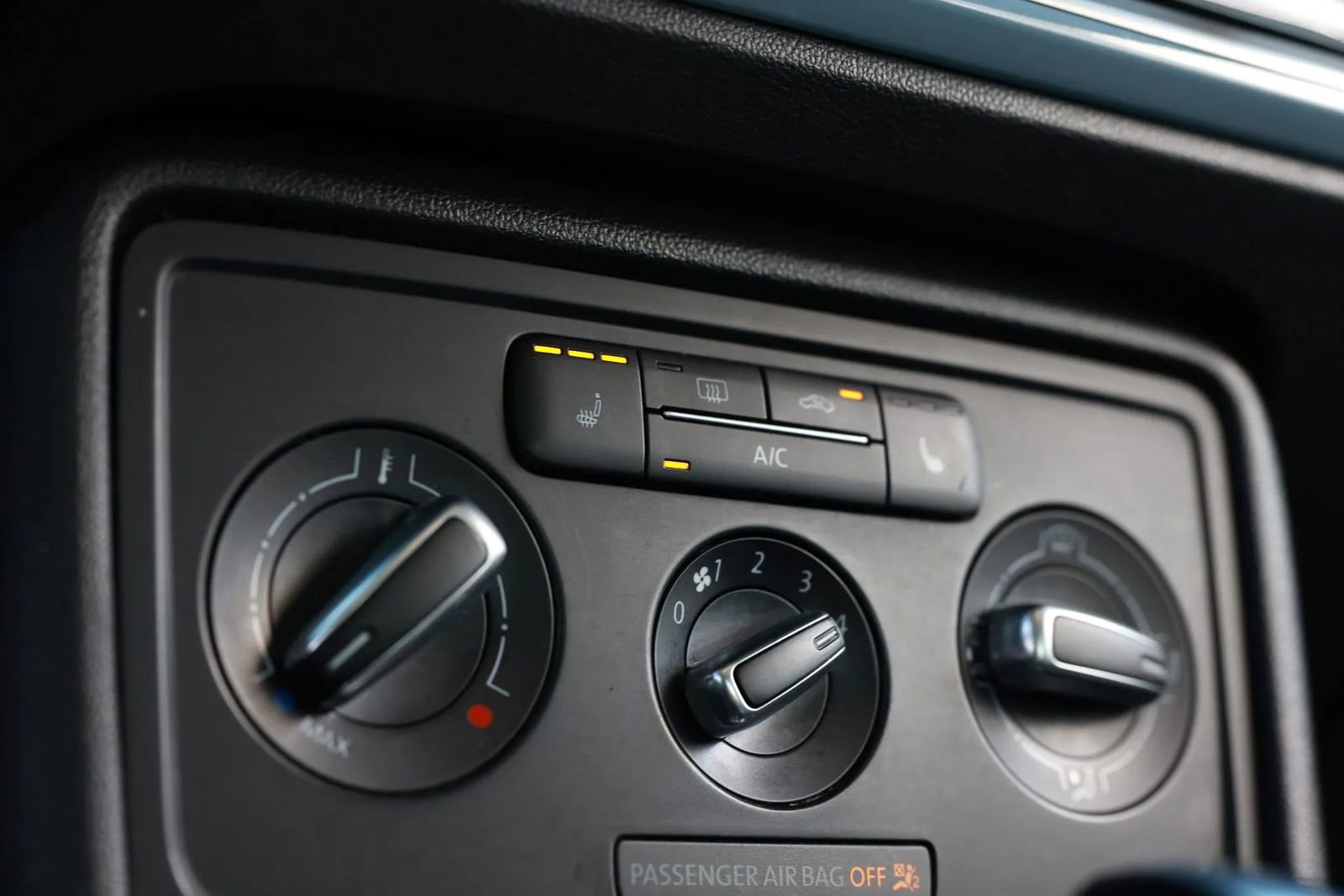 Used 2013 Volkswagen Beetle 2.5 image 32